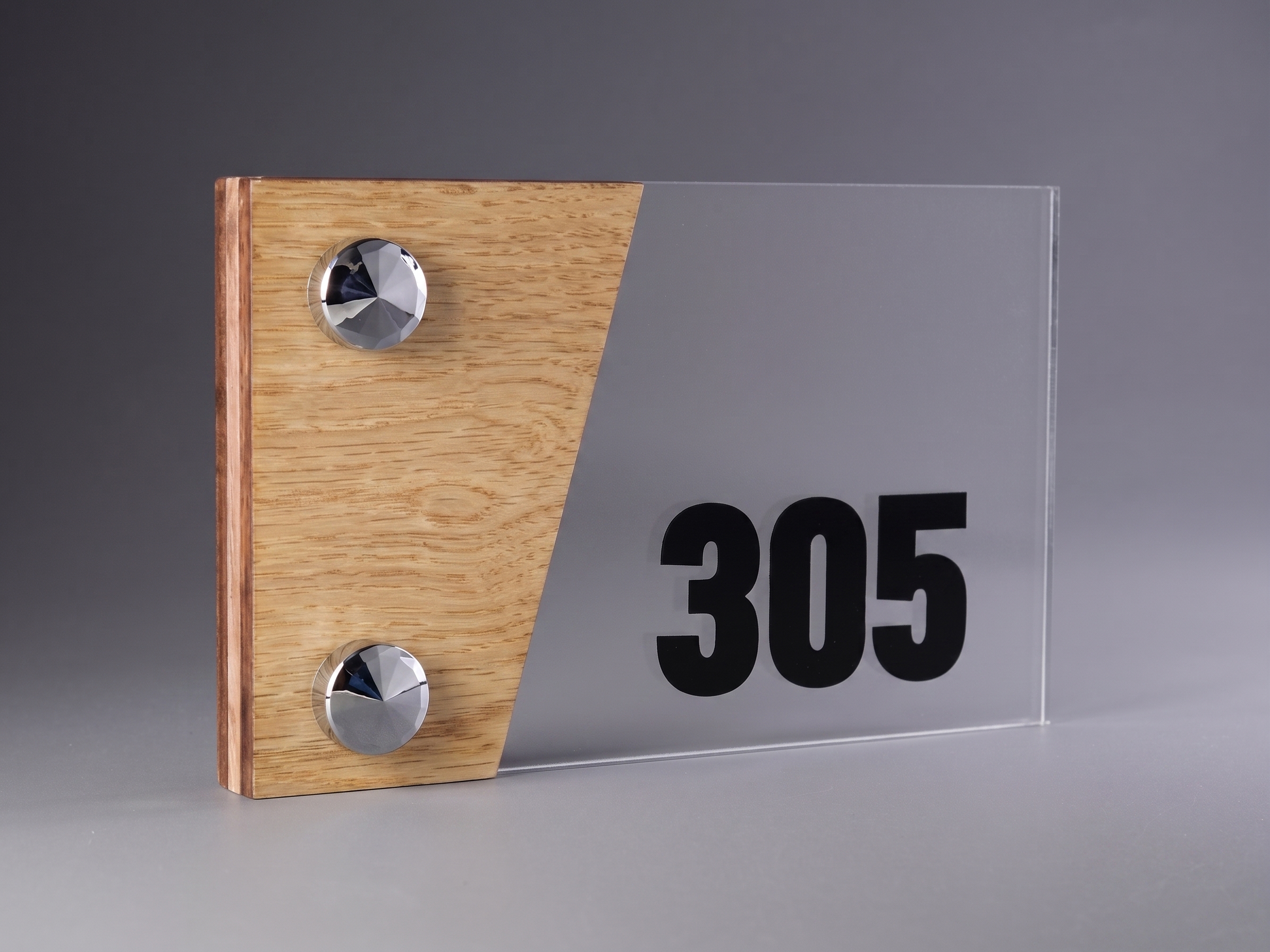Placas Numéricas de Madera y Acero